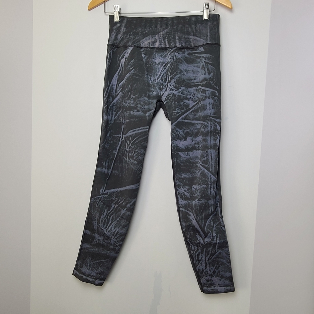 Lululemon Ebb to Street activewear leggings, Sz 8
